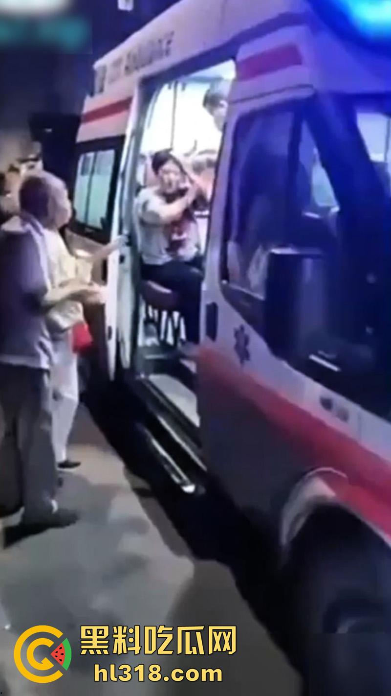 秦皇岛红桥里砍人事件，持刀报复社会在大街上见人就砍，据说有20多人被砍，目前人已被逮捕！  第4张