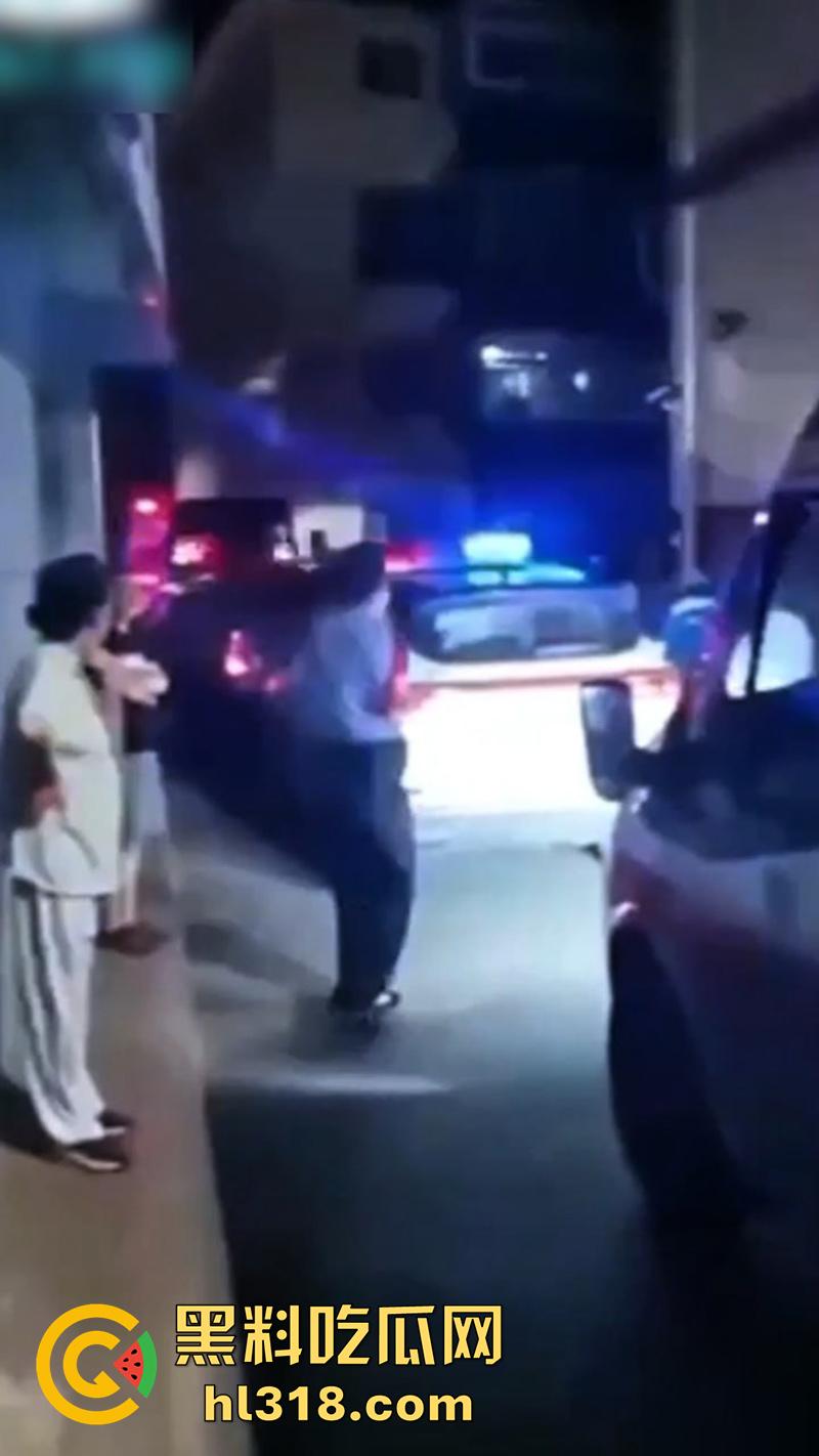 秦皇岛红桥里砍人事件，持刀报复社会在大街上见人就砍，据说有20多人被砍，目前人已被逮捕！  第8张