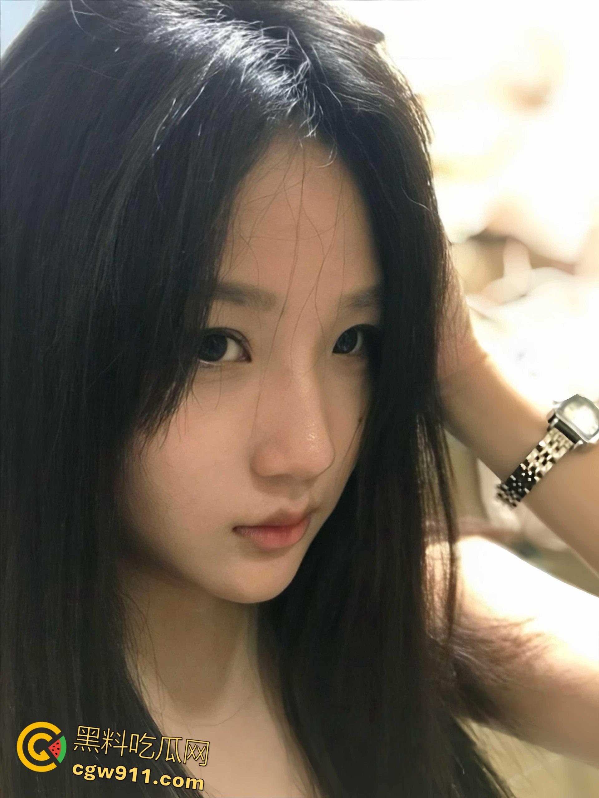 内蒙古赤峰清纯小妹【贾怡】，高颜值极品身材，被男友无套爆操高潮 ，镜前跪地口交，白嫩肥臀后入疯狂榨精！  第3张