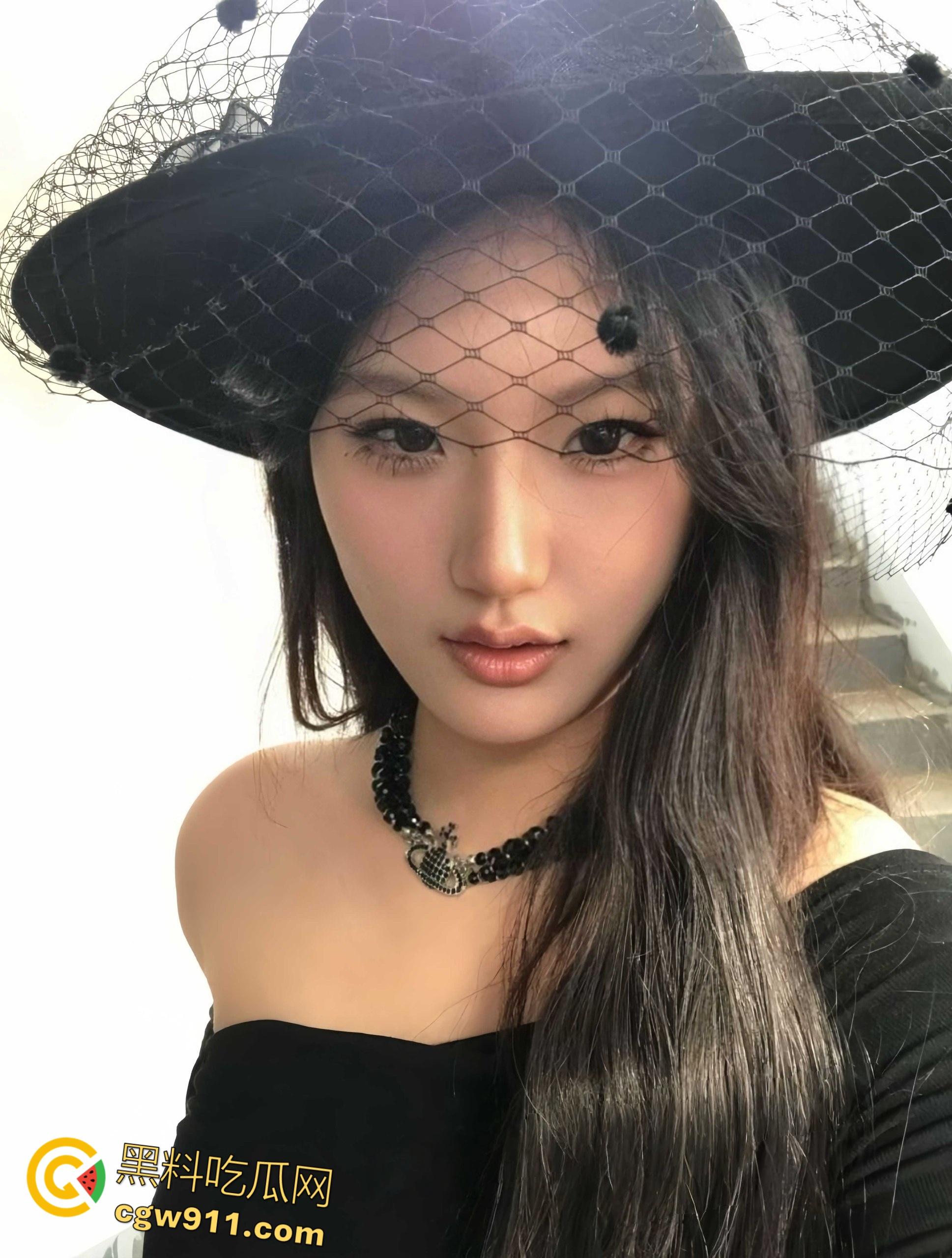 内蒙古赤峰清纯小妹【贾怡】，高颜值极品身材，被男友无套爆操高潮 ，镜前跪地口交，白嫩肥臀后入疯狂榨精！  第4张