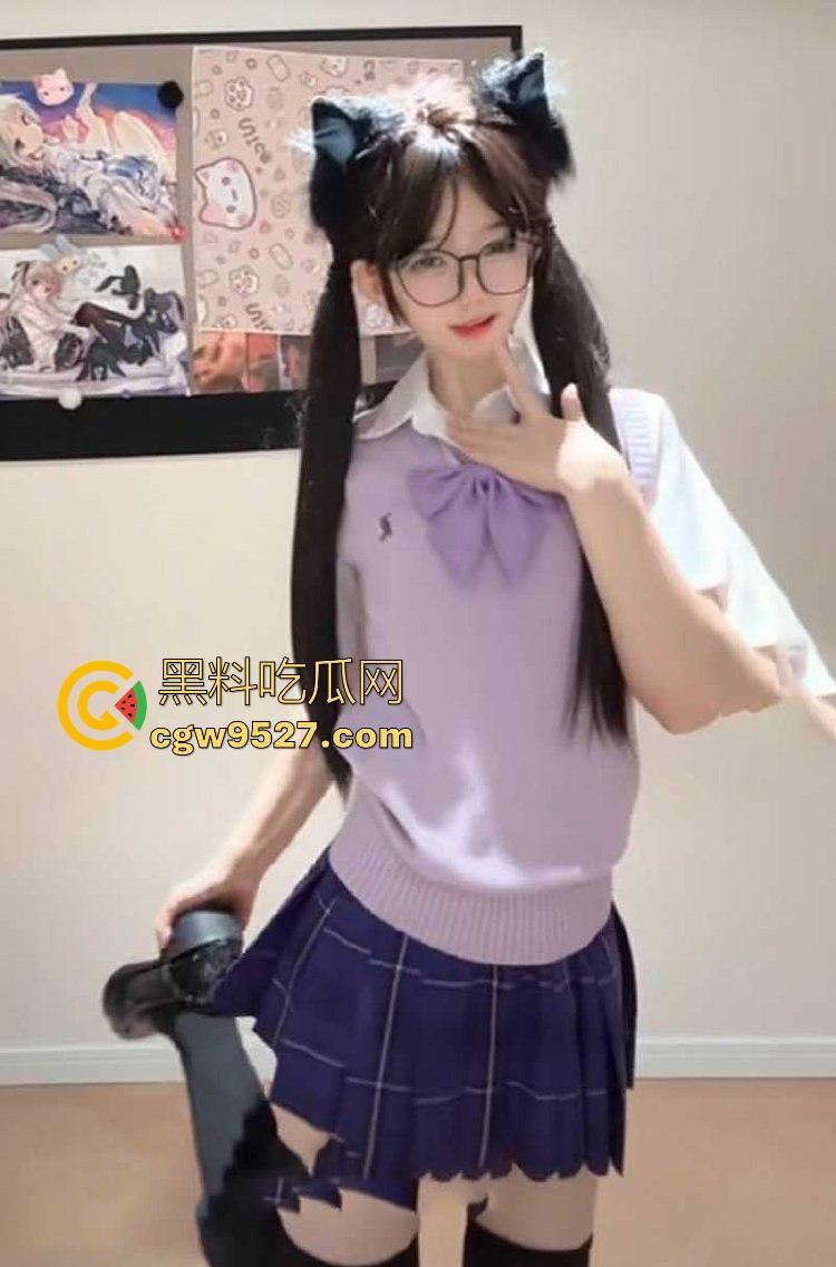 抖音清纯萝莉网红【心碎美羊羊】褪去往日甜美形象，展现反差一面，假屌疯狂抽插粉嫩小穴，定制视频流出！  第3张