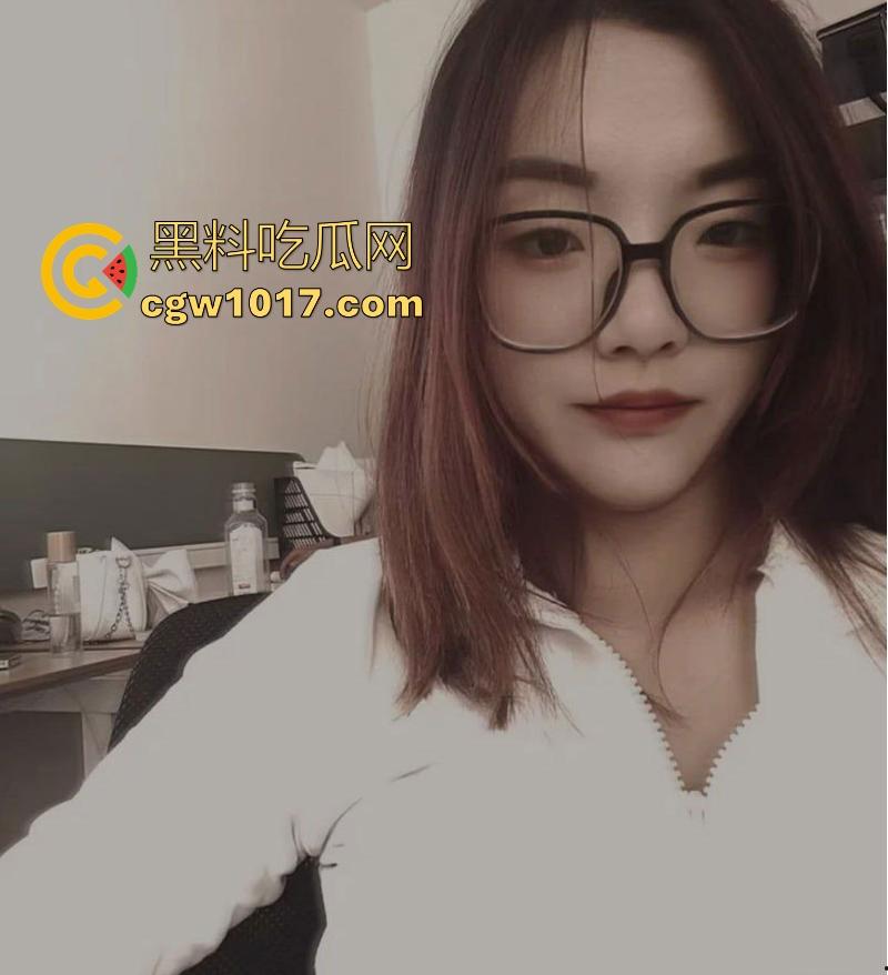 广州电商白领【魏文然】婚内出轨，良家少妇性瘾极强 ，露脸被暴操爽到浪叫震天，从职场精英到私下放荡！  第4张