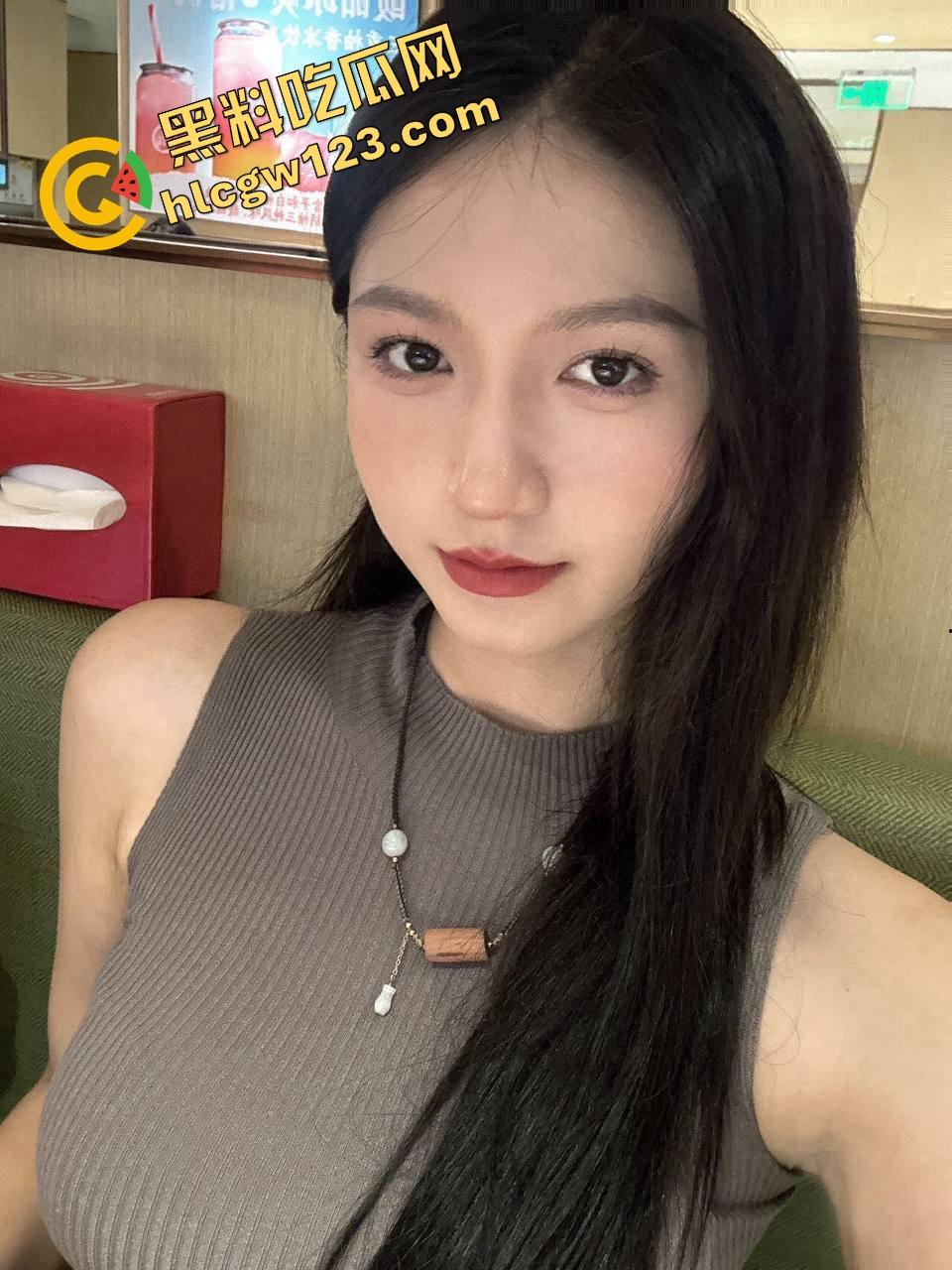 现在的漫展成了低配妓展？衣服遮逼就算COS，长相不够露点来凑，各种骚拍只求脖子以下别露脸！  第2张