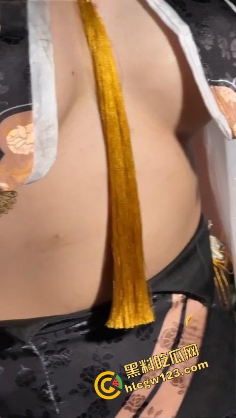 现在的漫展成了低配妓展？衣服遮逼就算COS，长相不够露点来凑，各种骚拍只求脖子以下别露脸！  第7张