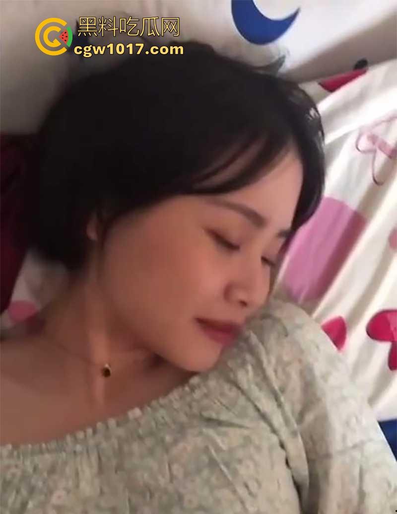 玩陌陌约炮重庆小美，颜值堪比幼版杨幂，私下穿JK黑丝约炮后入，舔蛋撸管榨精，花活做爱！  第6张