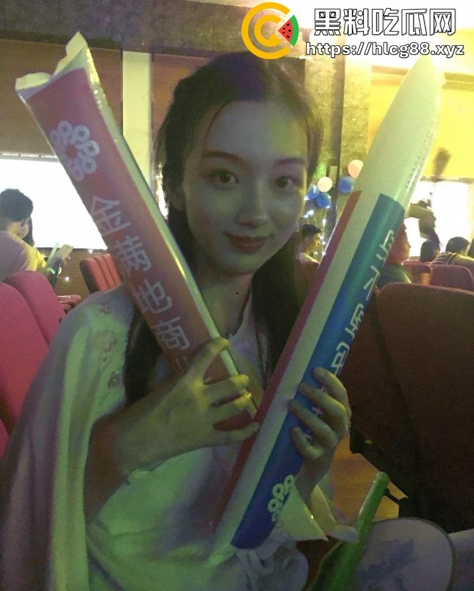 长沙开福区清纯少女【周薇苗】分手多年还忘不了她那Q弹大肉臀和馒头逼，骚货魅力真他妈大！  第1张