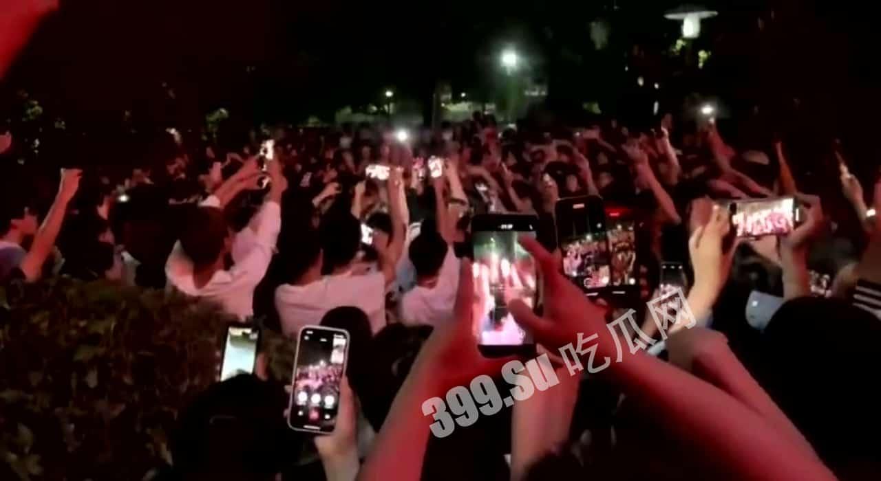 网传 安徽财贸职业学院 一海王同时谈8个女友被抓包 现场堪比演唱会🤣  第5张