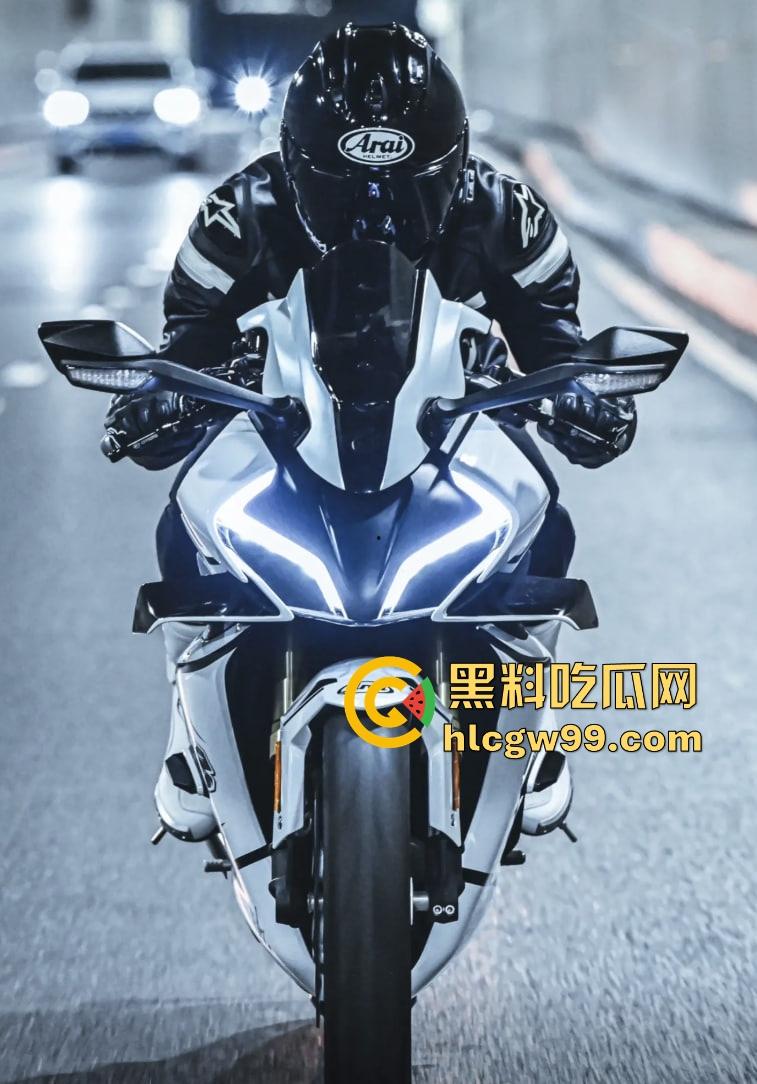 重庆22岁摩托博主【蓄意喵喵拳】抬头骑摩托玩命秀逆行甩头，受伤住院还水滴筹，这波操作真是秀到飞起！  第10张