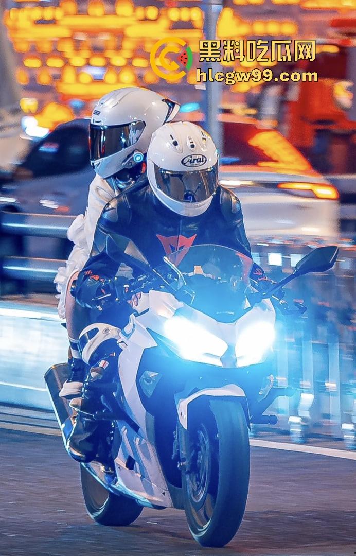 重庆22岁摩托博主【蓄意喵喵拳】抬头骑摩托玩命秀逆行甩头，受伤住院还水滴筹，这波操作真是秀到飞起！  第13张