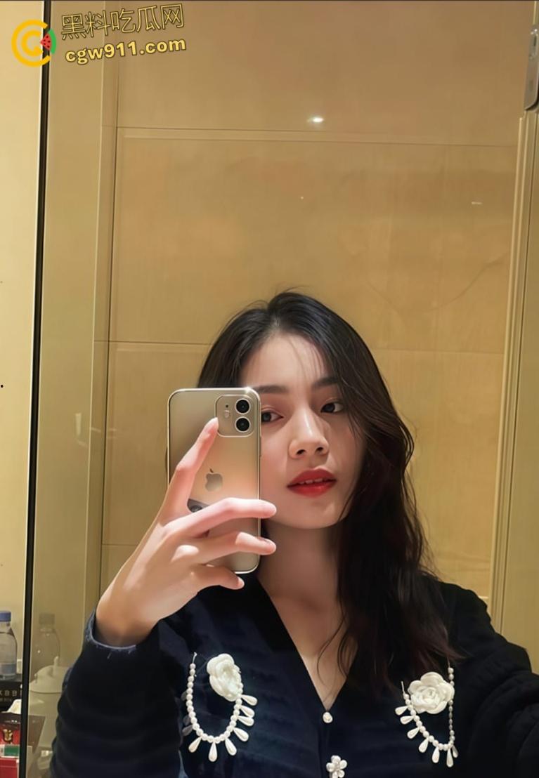 河南高颜值女友【刘敏佳】，遭前男友恶意曝光，出租屋跪舔侍奉，樱桃小嘴裹满龟头，口技精湛堪比专业站街女！  第1张