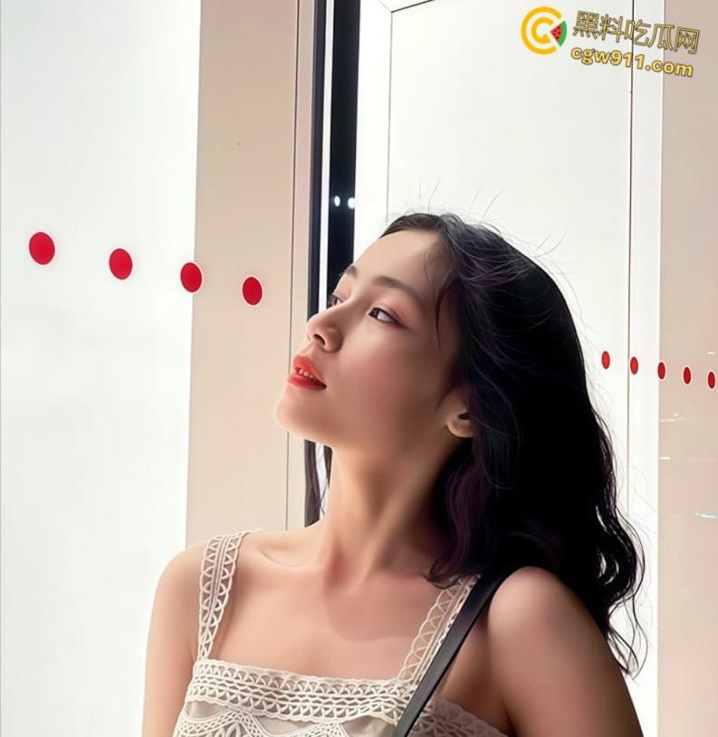 河南高颜值女友【刘敏佳】，遭前男友恶意曝光，出租屋跪舔侍奉，樱桃小嘴裹满龟头，口技精湛堪比专业站街女！  第2张