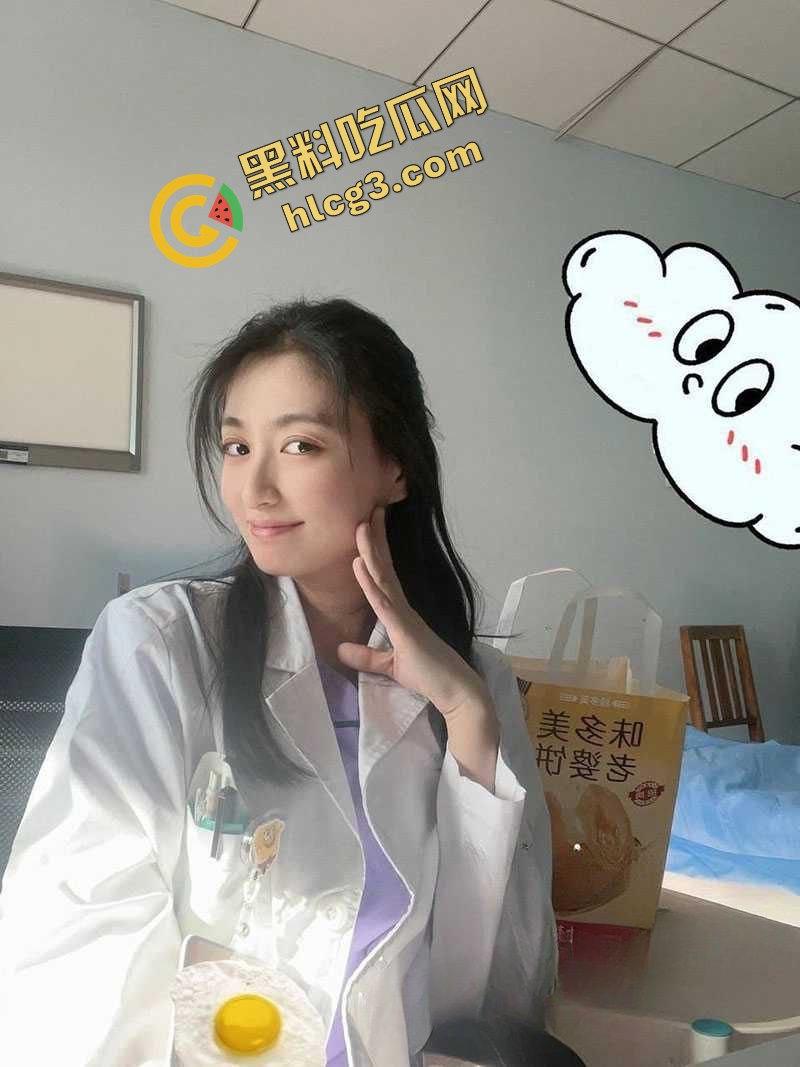 云南第一人民医院女护士『陈萍萍』为升职加薪献身科室主任 翘臀趴在办公桌上 让领导后入泄火  第2张