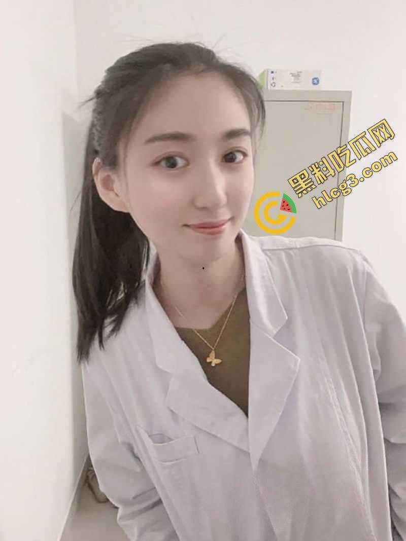 云南第一人民医院女护士『陈萍萍』为升职加薪献身科室主任 翘臀趴在办公桌上 让领导后入泄火  第4张