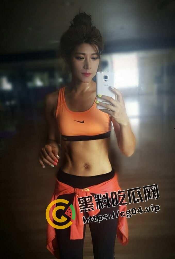 南韩普拉提教练 为金主献身 口爆吞精后入 白天上班普拉提 晚上后入当炮机  第4张