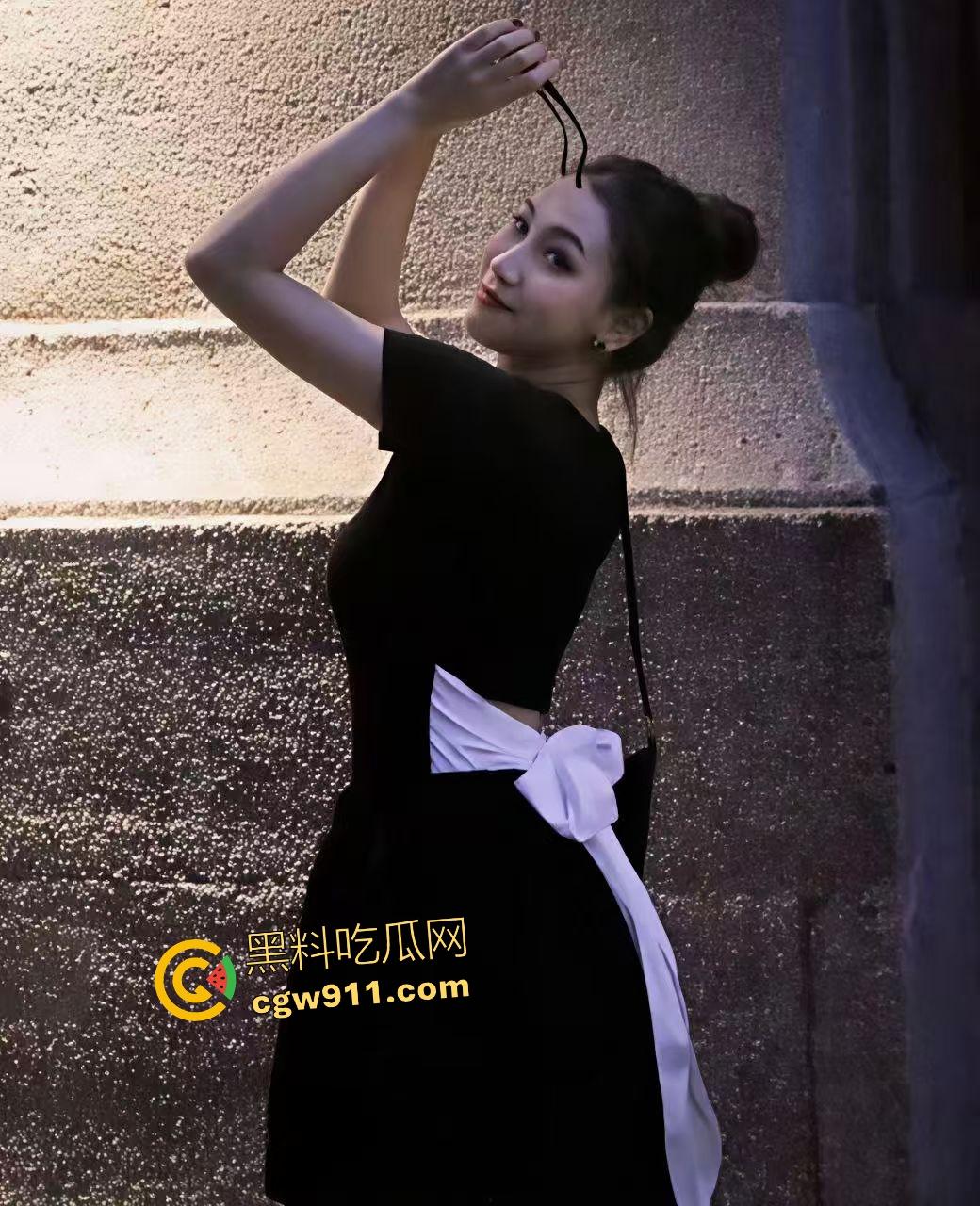 约炮大神【季伯常】狂收高颜值大学生模特，露脸生活照对比反差爆棚，肥臀骚穴水声像打雷！  第1张