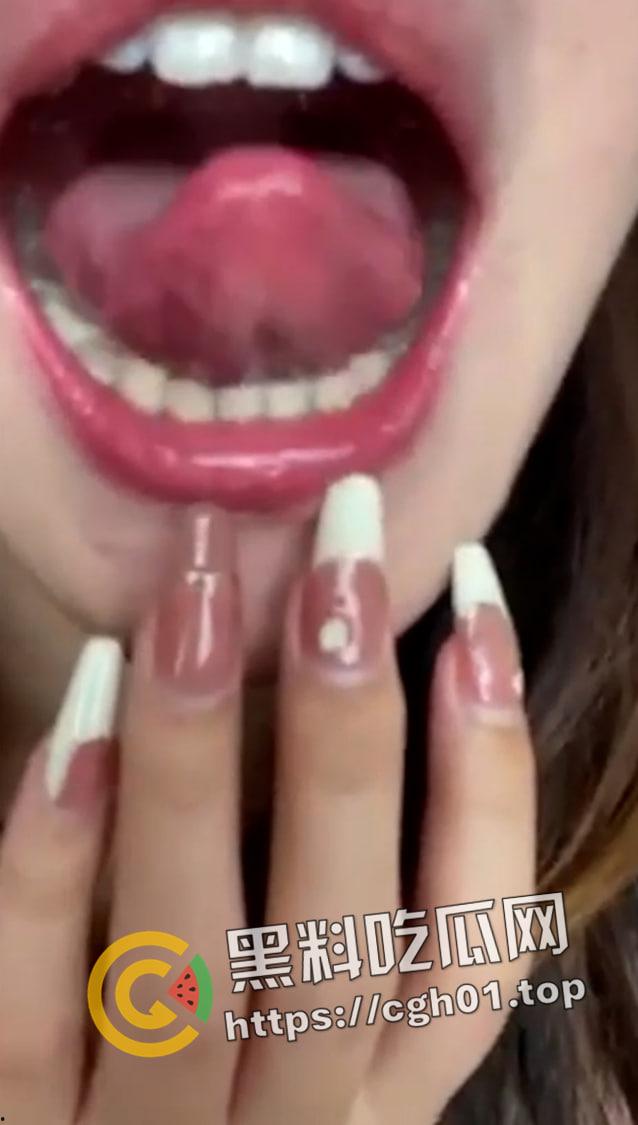 传媒大学校花学姐的美脚诱惑 足控狂喜 学姐别舔了 快放我嘴里  第13张