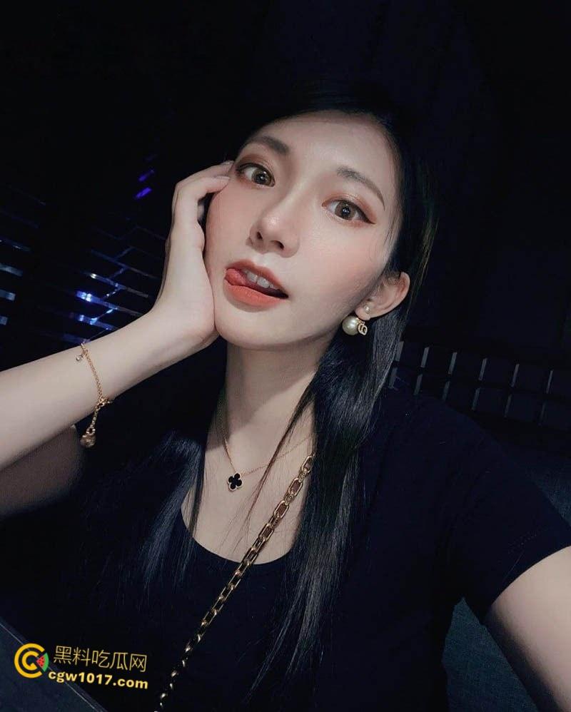 哈尔滨小母狗【黄诗涵】，穿着情趣黑丝露脸口交，抠逼舔穴满脸享受，高潮失禁潮喷不断，淫叫声超动听！  第2张