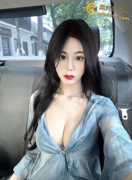 抖音网红 【小茶吃不饱】大尺度福利视频，淫浪骚货揉奶自拍，极品白虎嫩逼直播扣逼，自慰喷汁高潮颤抖！  第2张