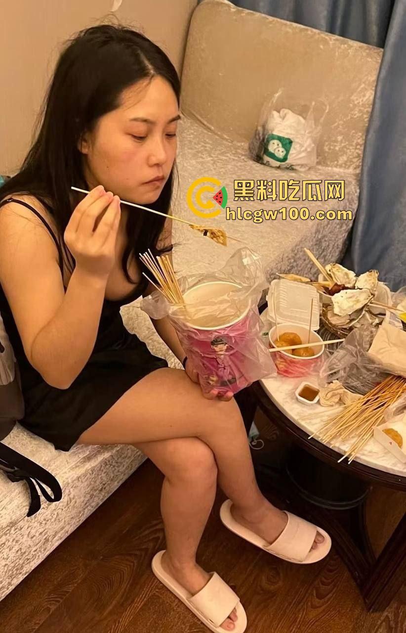 合肥技师谢【悠然】被PUA成骚货，下班直奔大哥家，自慰到高潮再插浪穴，还主动求内射，高潮后嗷嗷叫迷得人骨头酥！  第2张