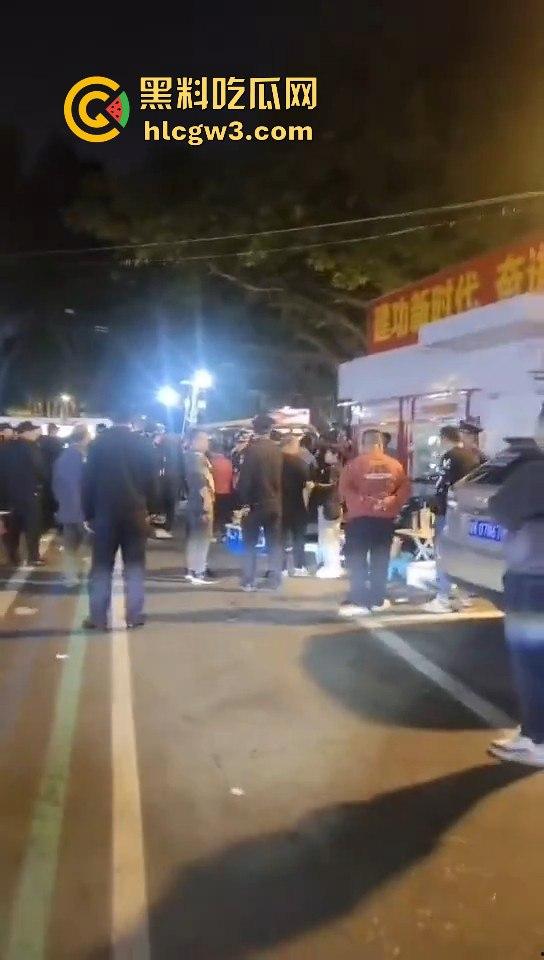 广州市海中村城管狗打商贩！冲突激烈街头变战场！真该用坦克300来对付这些城管畜生！  第2张