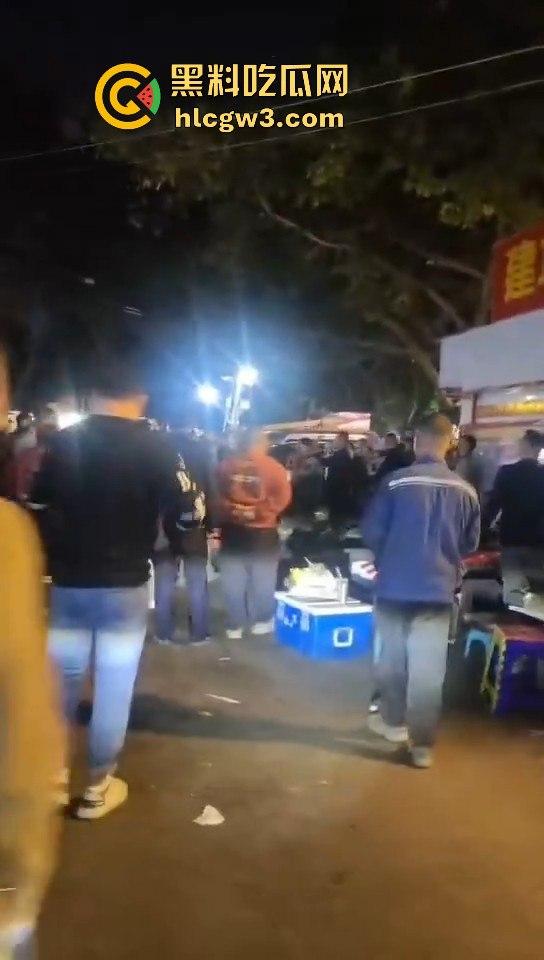 广州市海中村城管狗打商贩！冲突激烈街头变战场！真该用坦克300来对付这些城管畜生！  第5张