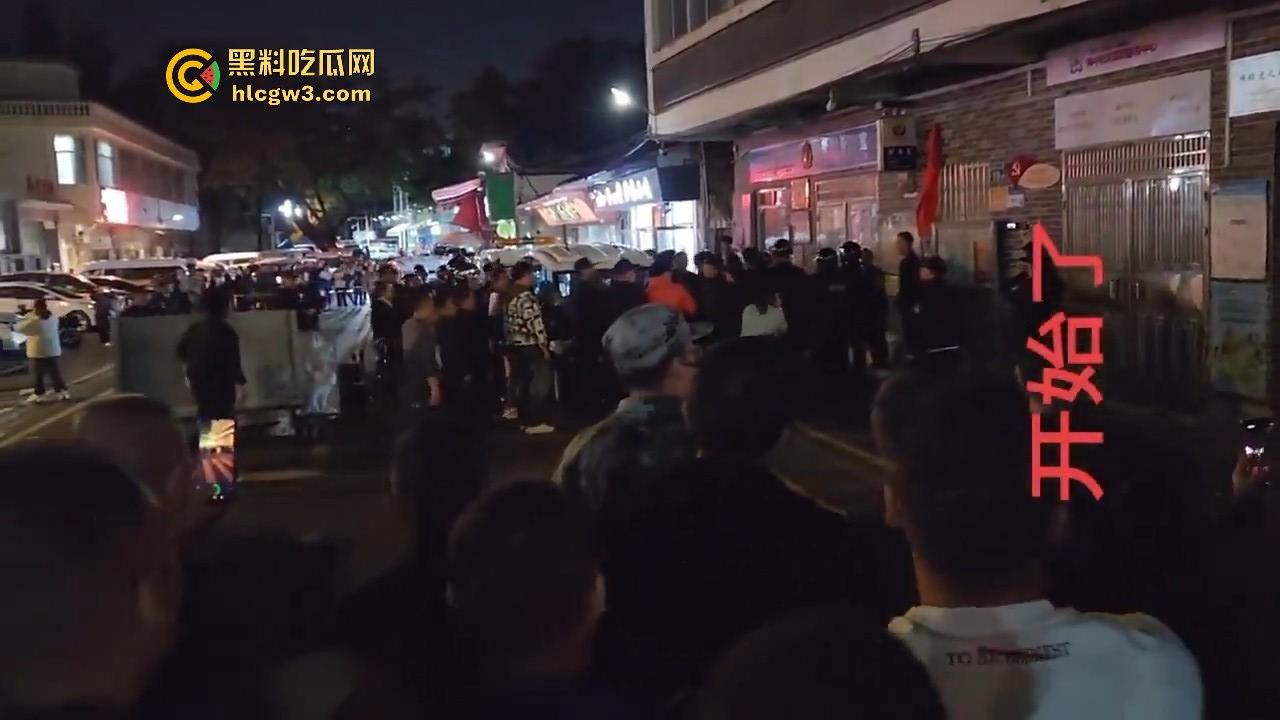 广州市海中村城管狗打商贩！冲突激烈街头变战场！真该用坦克300来对付这些城管畜生！  第7张