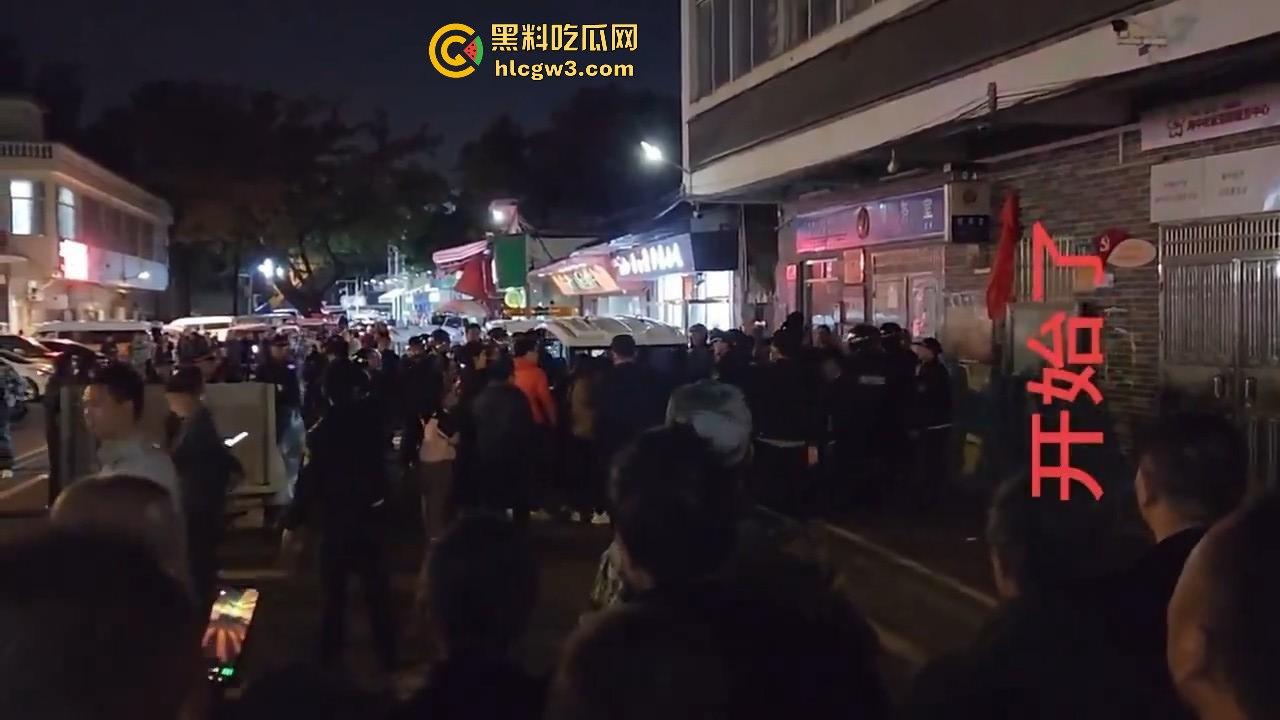 广州市海中村城管狗打商贩！冲突激烈街头变战场！真该用坦克300来对付这些城管畜生！  第8张