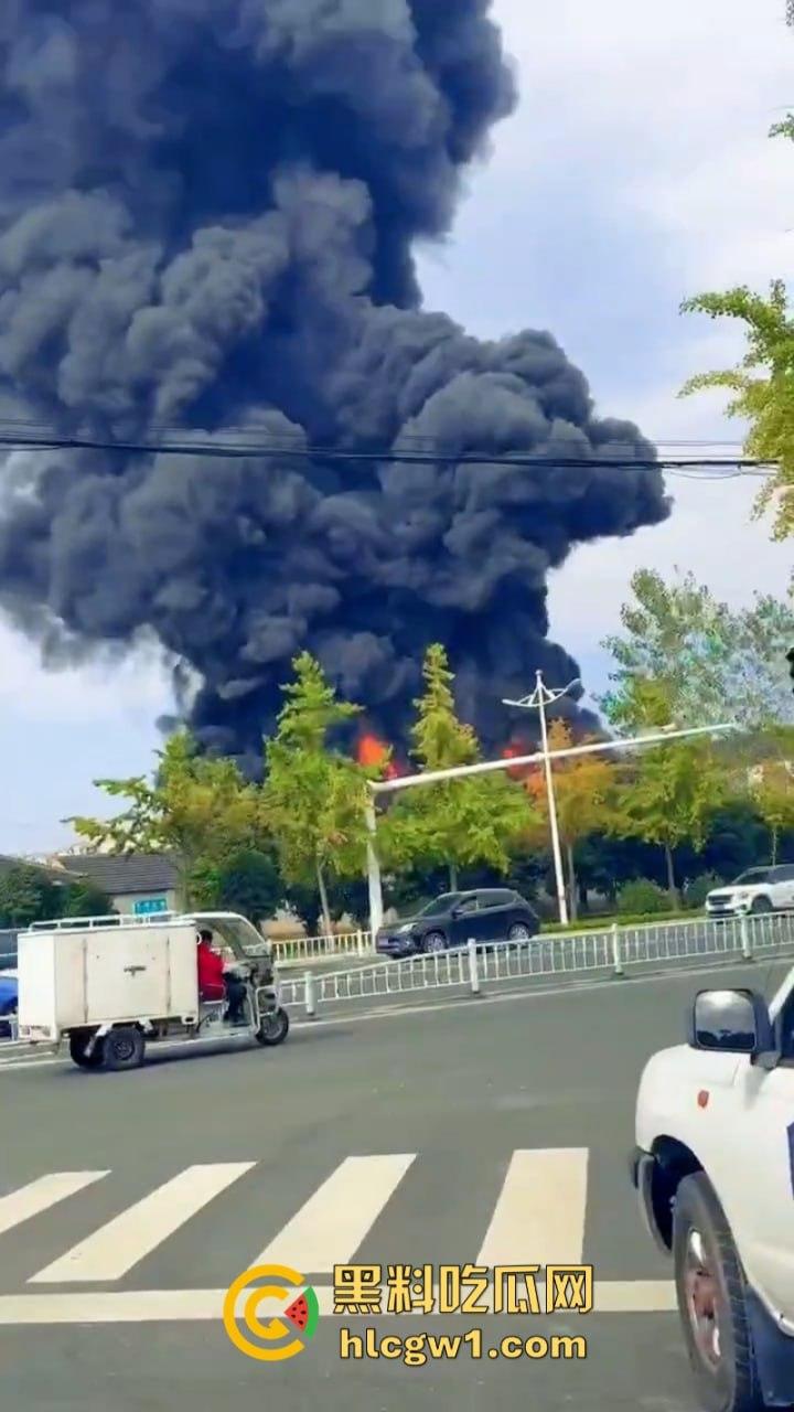 江苏常州易化工厂油罐爆炸 现场员工大面积烧伤 场面骇人 现场视频曝光皮都烧掉了  第3张