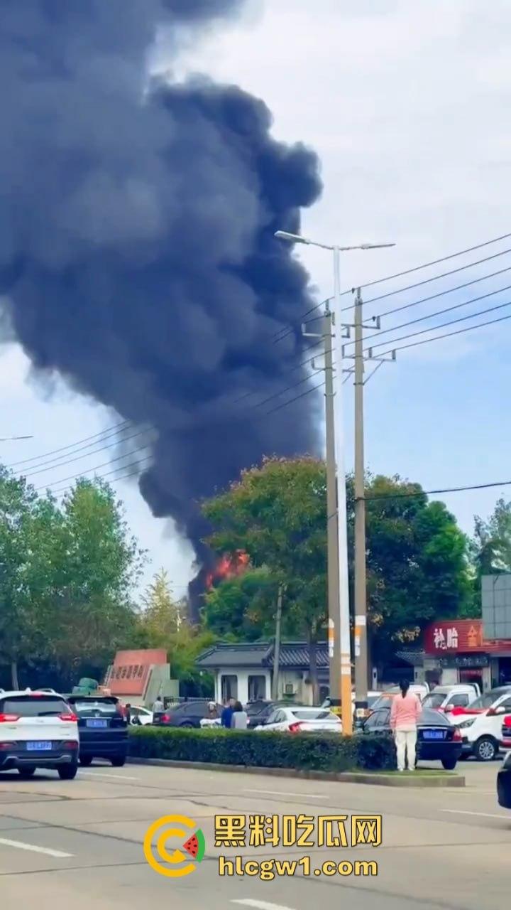 江苏常州易化工厂油罐爆炸 现场员工大面积烧伤 场面骇人 现场视频曝光皮都烧掉了  第8张