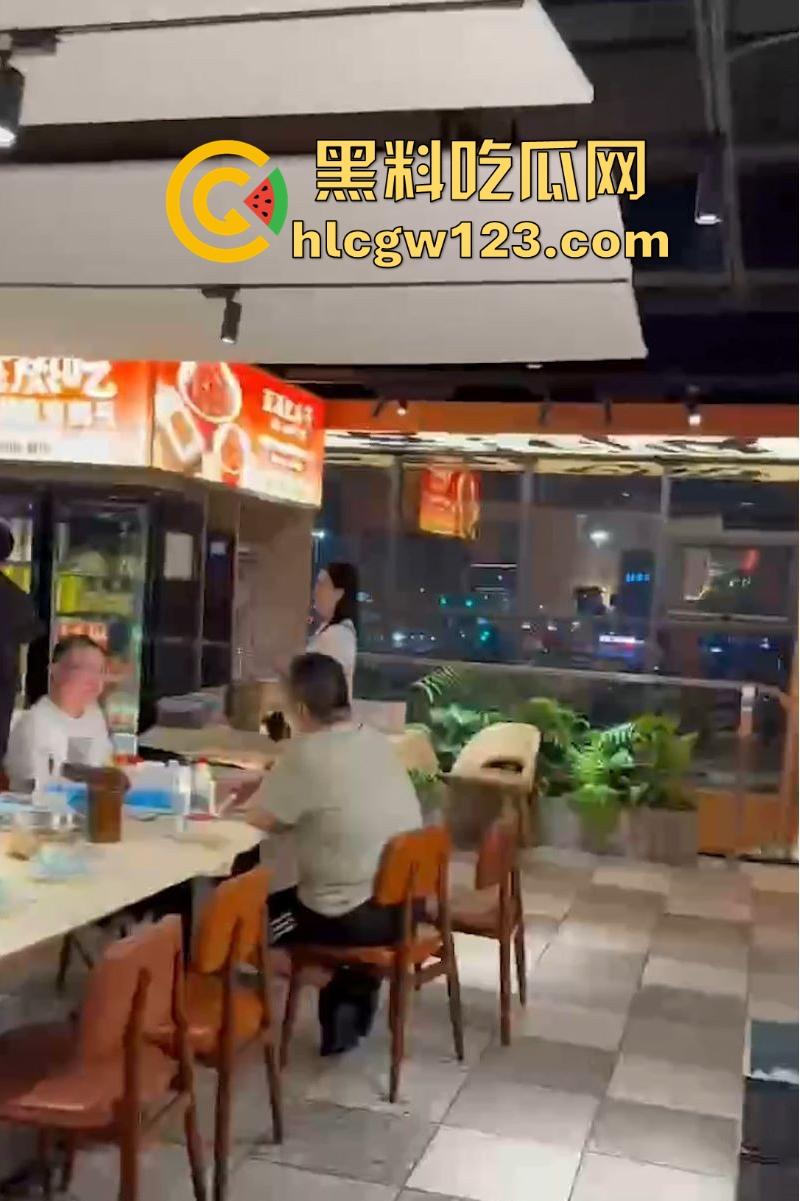 深圳五溪红小子餐厅惊爆大瓜！一对男女吃饭途中按捺不住去厕所激情啪啪 女方身材火辣 聊天记录曝光！  第9张