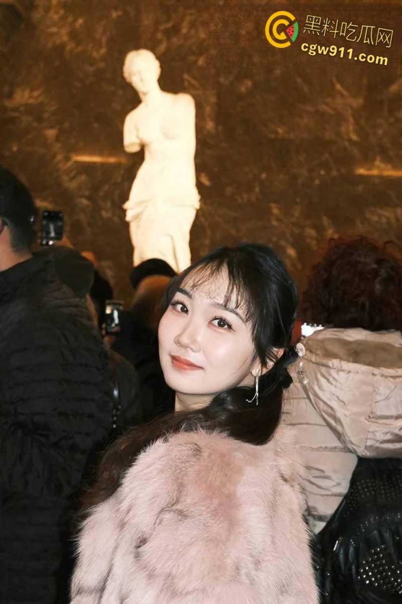 上海外国语大学【王静瑶】，性感御姐下海卖淫，屁眼还被灌入矿泉水调教，菊花还被大屌对着小便 ！  第2张