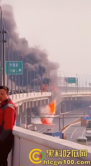 【我的世界】岩浆倒挂现实版，浙江慈溪高架货车起火，燃烧物坠落桥下， 烧出 ”火瀑布“  第5张