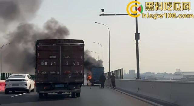 【我的世界】岩浆倒挂现实版，浙江慈溪高架货车起火，燃烧物坠落桥下， 烧出 ”火瀑布“  第8张