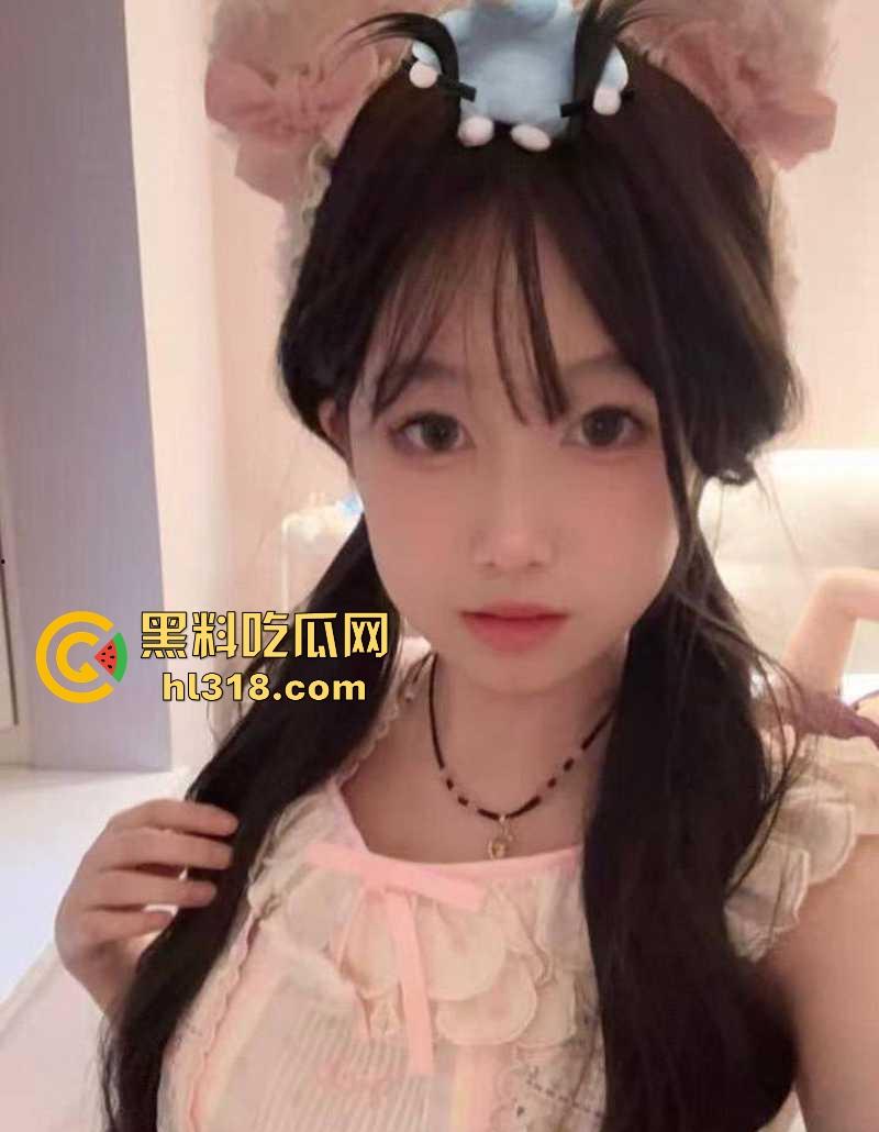 常州第一中学大奶学生妹【林晓颖】露脸自慰视频曝光，巨乳暗骚小母狗，全裸露脸抠穴自慰，这嫩逼真的爱了！  第2张