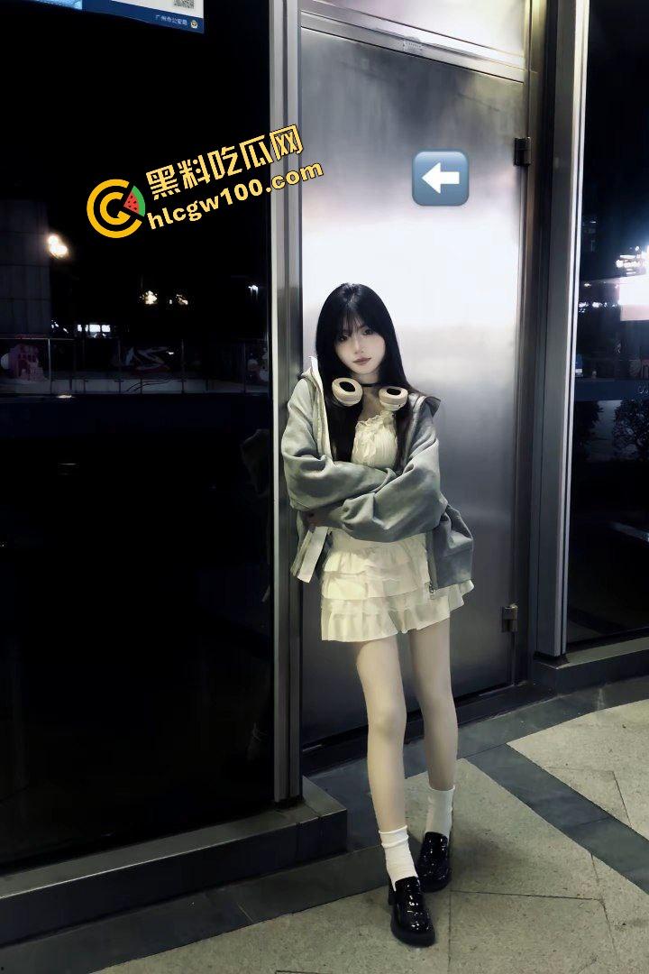 广东佛山大学长腿尤物反差骚鸡【陈艺茜】舞蹈生约操土豪，渔网足交口爱黑丝后怼嫩穴！原创独家流出！  第3张