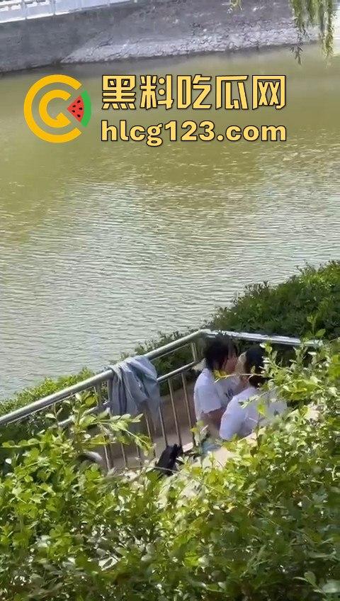 湖边风光无限好，男女干脆现场激情开战！狗仔哥们拍得专业，远景特写全到位！  第6张