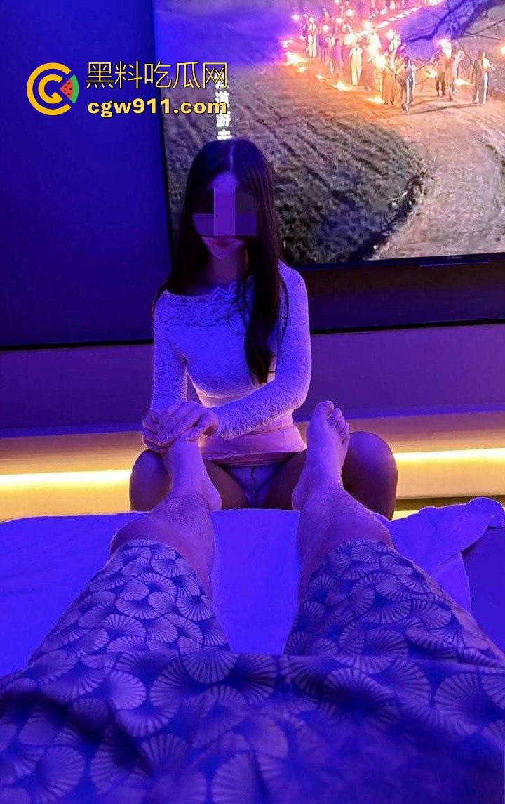 海角论坛！【会喷水的亲姐姐】扮演足浴店技师体验日常，易发情体质遭无情内射，这活不适合她！  第1张