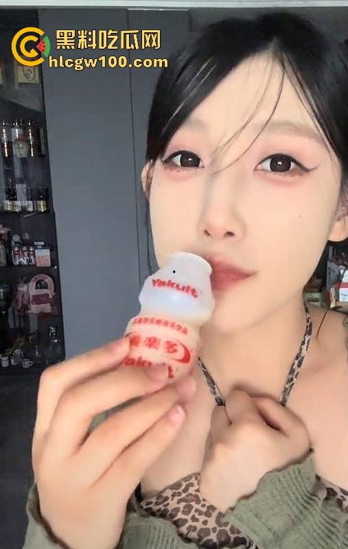 抖音反差母狗【王圆圆】骚气舞蹈视频流出，蕾丝透明装扭的真骚。  第3张