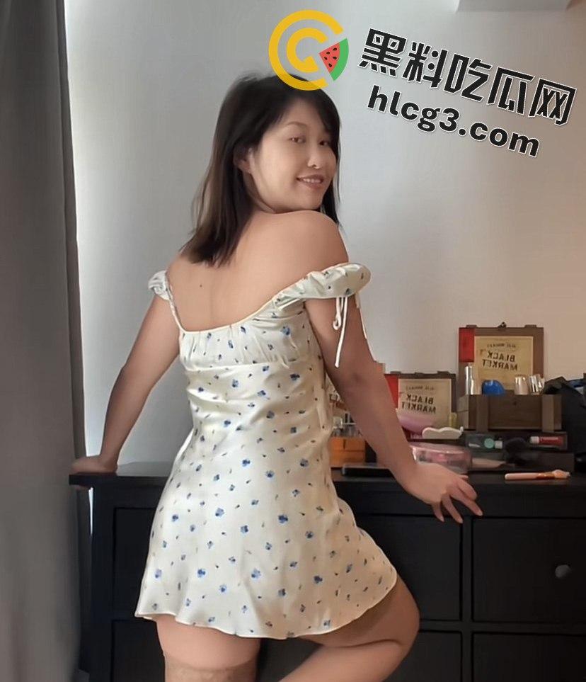 抖音贤妻良母网红『Lulu爱三明治』私拍视频曝光！华裔熟女老骚逼各种定制、自慰、肛交！  第4张