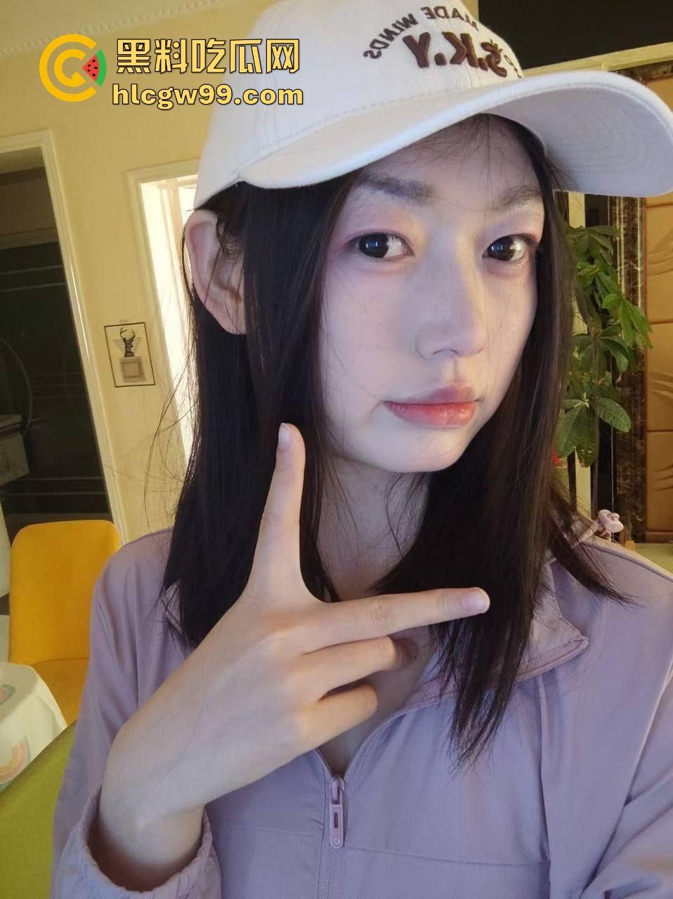 宁夏回族骚货【马莹莹】被粉丝爆料，22岁高挑学生妹，擅长口交后入SM全包，口交技术一流真会玩！  第2张