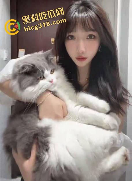 出租房小情侣炮战激烈，清纯女友一开始死活不让拍，操爽了以后随便拍，脸都能怼特写一上头比谁都疯！  第3张