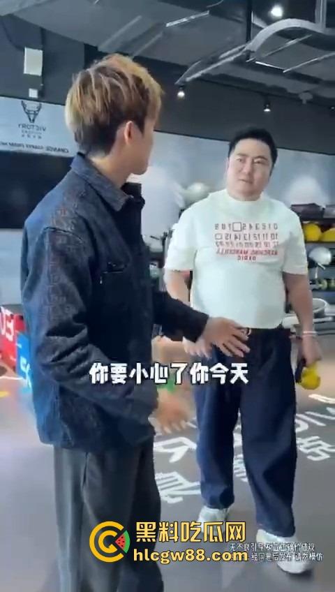 打入成都GAY圈，熊猪文化震碎三观，胖熊陪床8000块，花钱买个肉山压床？到底是什么口味？  第9张