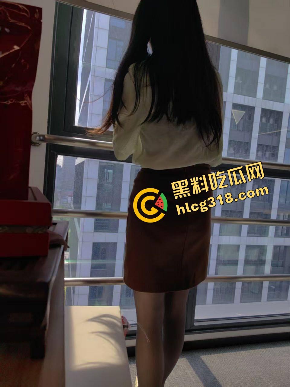 出租房小情侣炮战激烈，清纯女友一开始死活不让拍，操爽了以后随便拍，脸都能怼特写一上头比谁都疯！  第4张