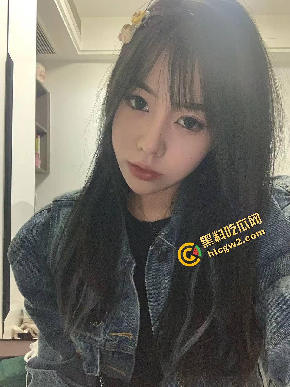 湖北武汉极品反差社会姐『陈诗暄』大专毕业无工作四处混 找商务大哥操逼拿钱！独家流出！  第1张