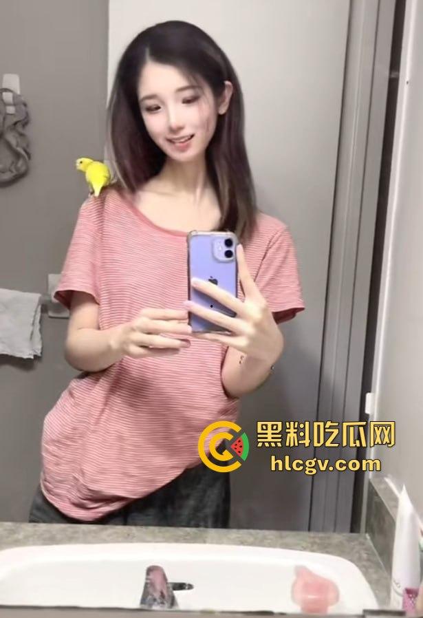 抖音骚货『果冻小姐』03年留学生，跳完手势舞就拉进群给你甩奶抖逼，裸舞自慰，真是价钱到位骚到极限！  第3张