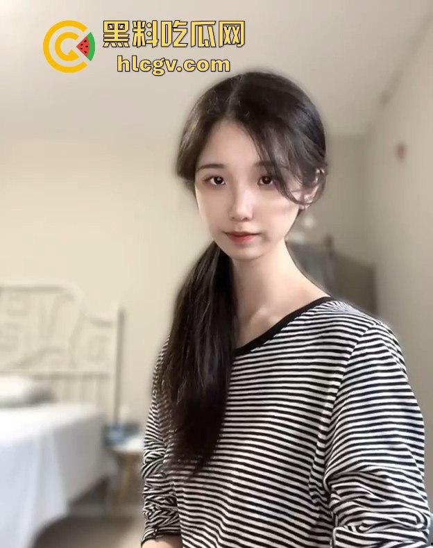 抖音骚货『果冻小姐』03年留学生，跳完手势舞就拉进群给你甩奶抖逼，裸舞自慰，真是价钱到位骚到极限！  第6张