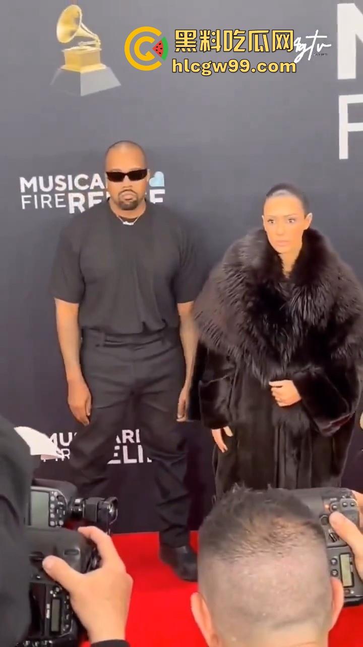 侃爷的老婆在格莱美颁奖典礼造型曝光，一次比一次严重了，基本全裸了，这是侃爷有绿帽倾向还是比安卡有暴露癖？  第4张