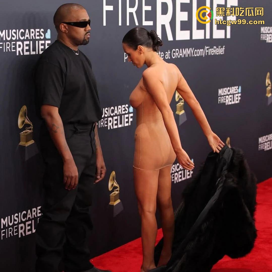 侃爷的老婆在格莱美颁奖典礼造型曝光，一次比一次严重了，基本全裸了，这是侃爷有绿帽倾向还是比安卡有暴露癖？  第9张