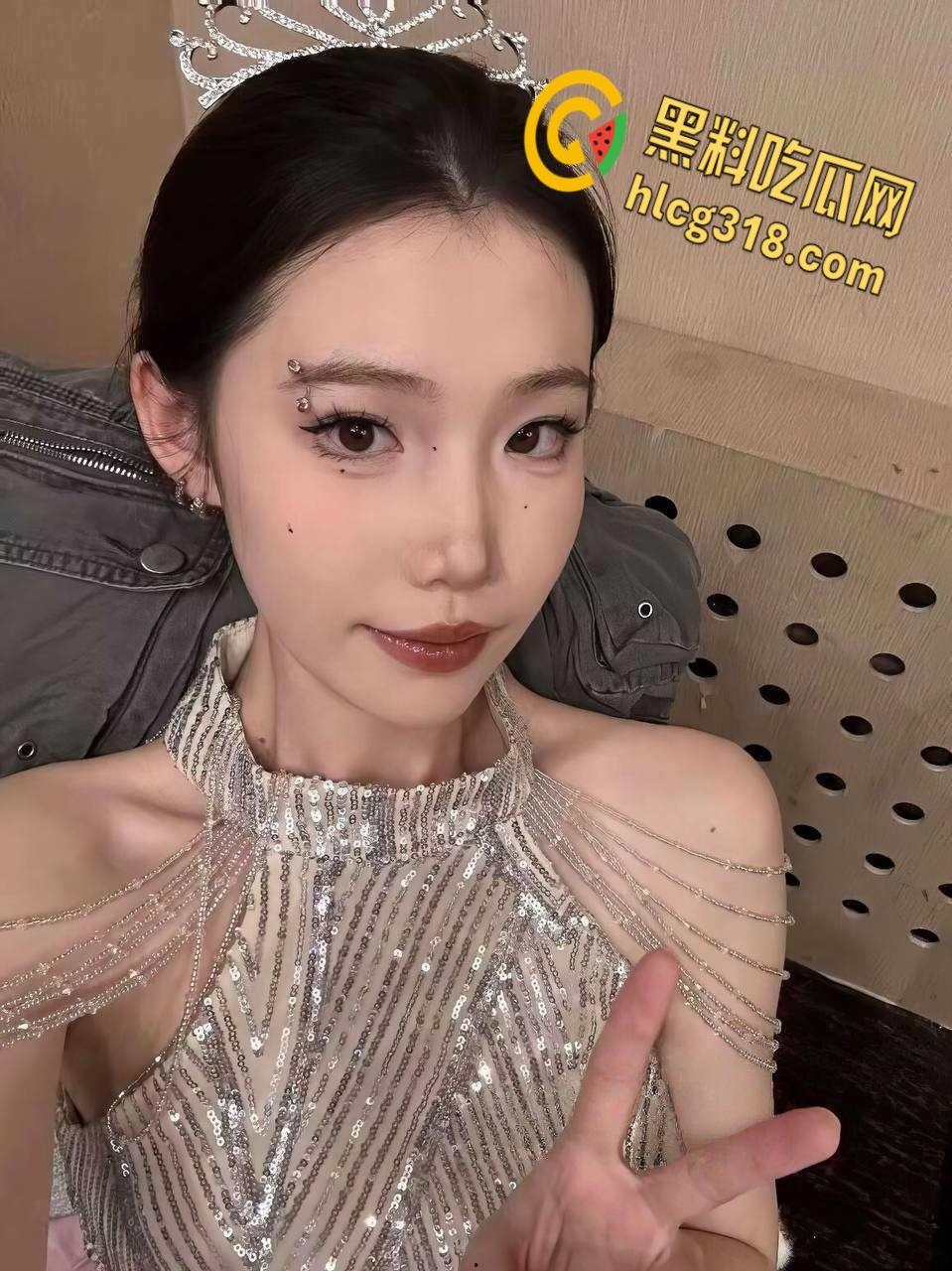 黑龙江反差婊【李丽娜】，出轨欺骗前男友，眼镜妹就是反差，情趣黑丝翘着屁股乖乖吃大屌！  第3张