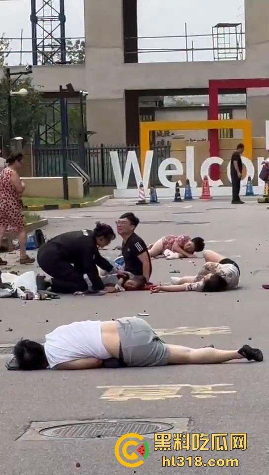 辽宁女司机大屠杀！把油门当刹车，在下班时间直接把一连把差不多5人团灭，现场哀鸿遍野！  第5张